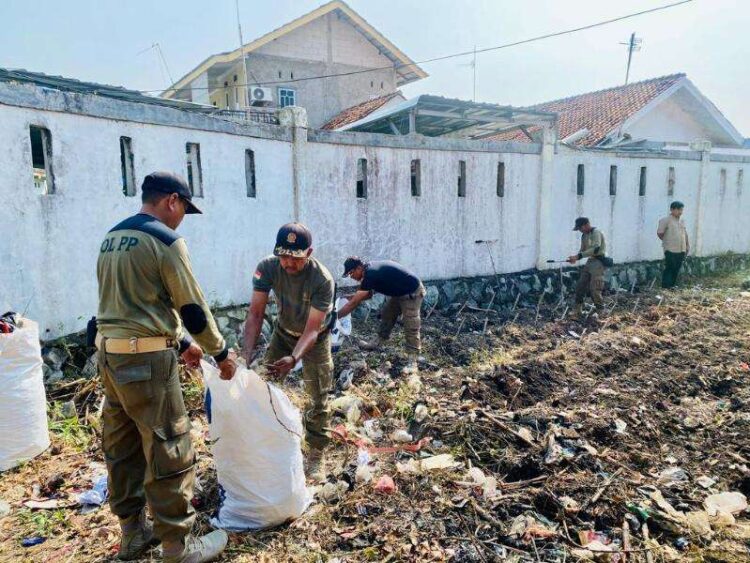 Utamakan Hidup Sehat, Kecamatan Sukatani Gelar Jumat Bersih