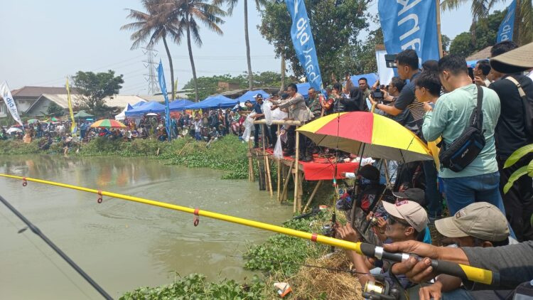 Ribuan Pemancing Padati Situ Rawa Arum