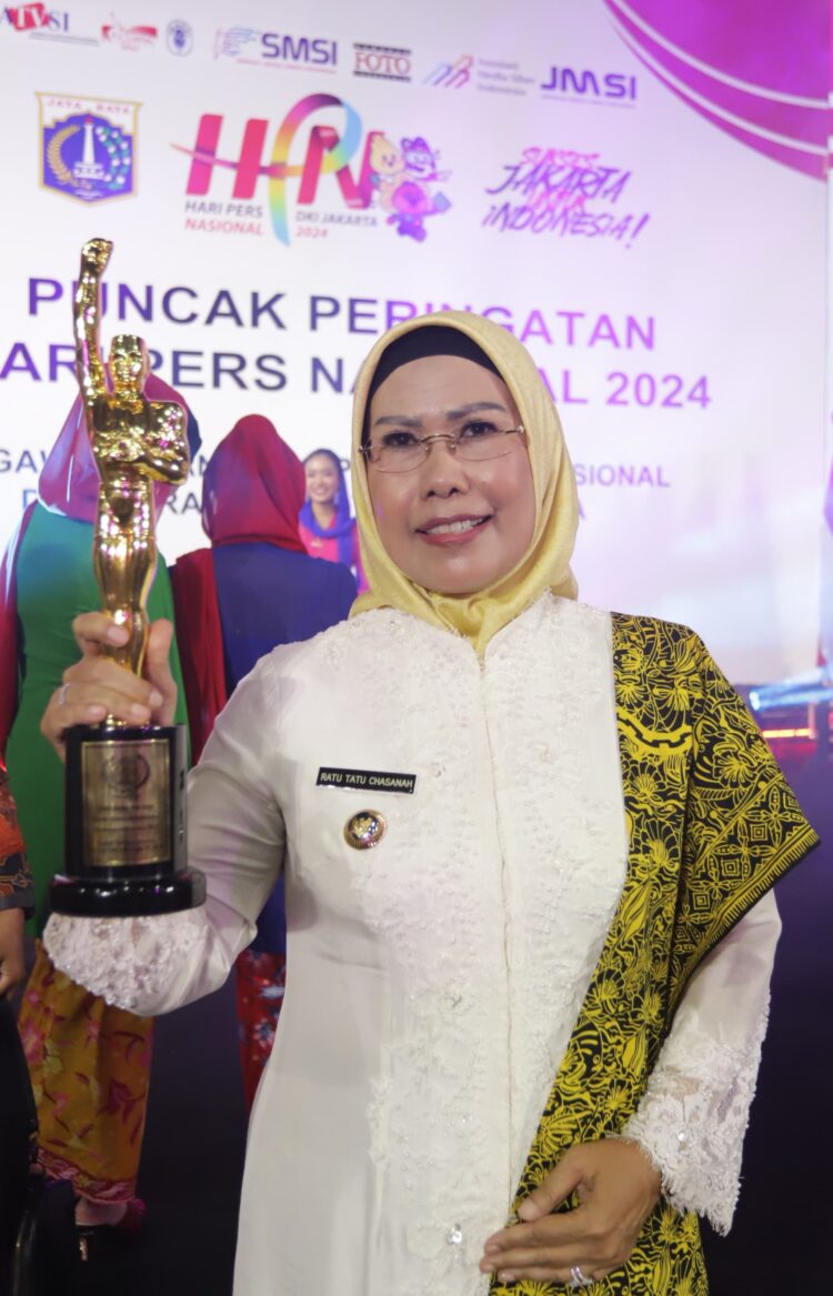 Bupati Serang Raih Anugerah PWI 2024