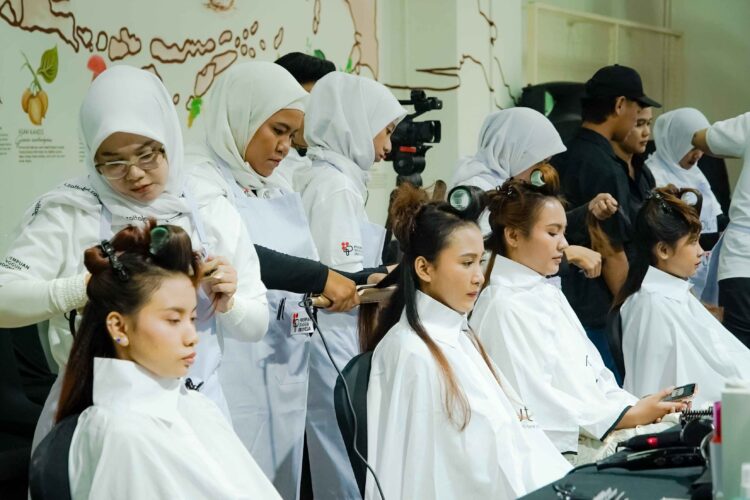 Putri Hair Choice, Brand Hair Care Milik ParagonCorp, Gelar Pelatihan Hair Do Profesional Bagi 20 MUA Tuli di Jakarta