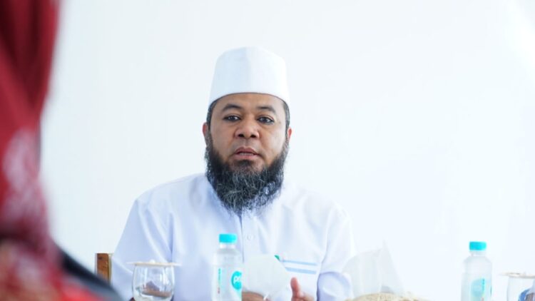 Punya Cara Unik Untuk Berbagi Kebahagiaan, Helmi Hasan Beri Nasi Bungkus Untuk Warga Bengkulu