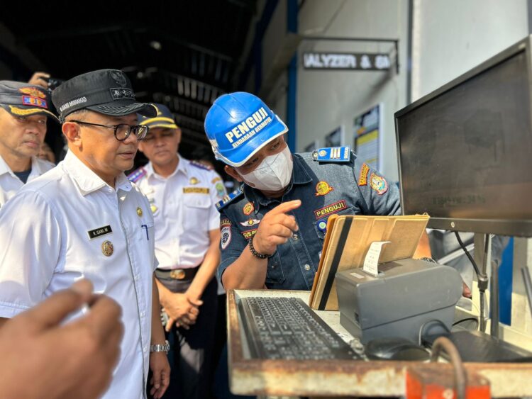 Pj Wali Kota Bekasi Sidak Pengujian Dishub, Menekankan Tidak adanya Pungli