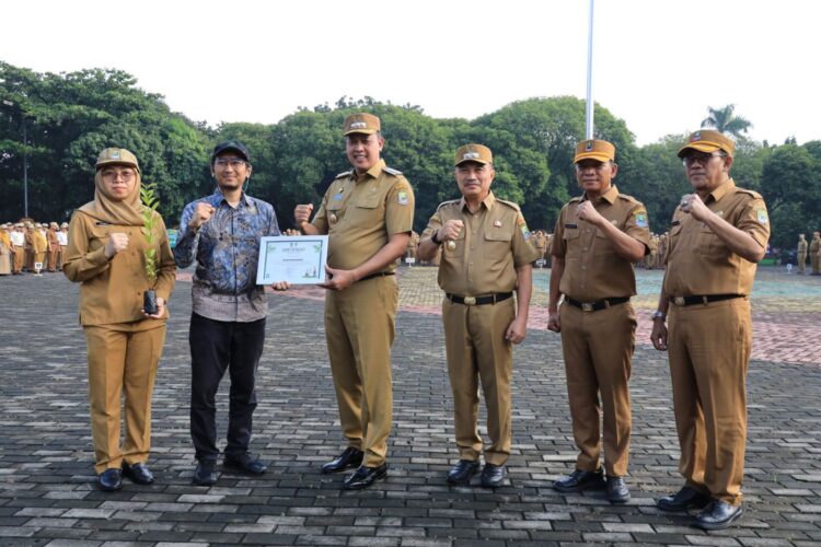 Didampingi Harris Bobihoe, Wali Kota Tri Adhianto Pimpin Apel Pertama