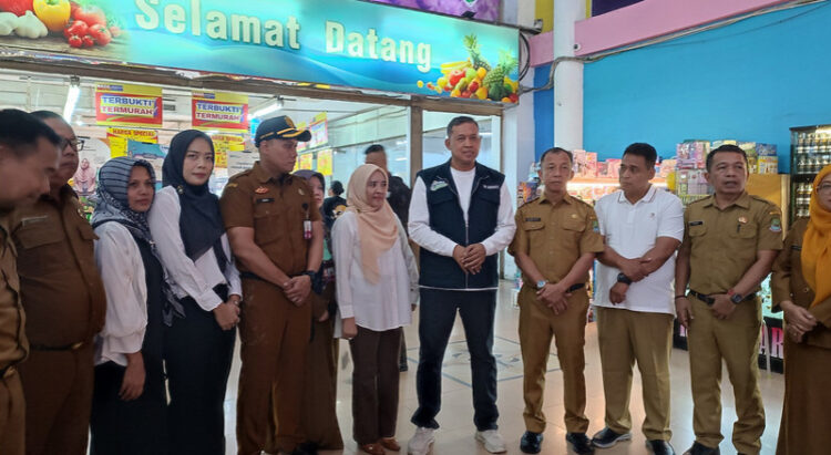 Pantau Harga Sembako, Wali Kota Telusuri Pasar Jatiasih dan Pasar Ritel Modern Naga Pekayon