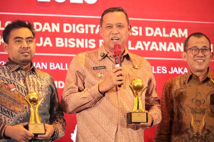 Bekasi Borong Prestasi ! BUMD Raih Bintang 5, Tri Adhianto Dinobatkan Top Pembina Nasional !