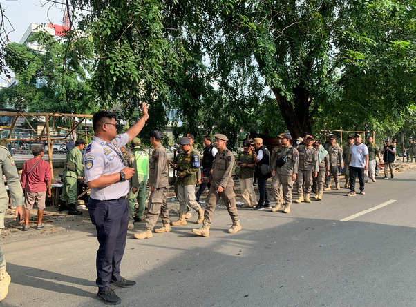 Kecamatan Bekasi Selatan Bersama Satpol PP Tertibkan Pedagang Kaki Lima Yang Menyalahi Aturan