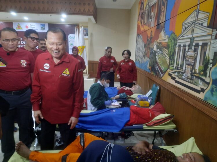 Puncak Acara Peringatan Hari Donor Darah se-Dunia: PDDI-PMI-Pemerintah Daerah Selenggarakan Donor Darah Sukarela se-Indonesia