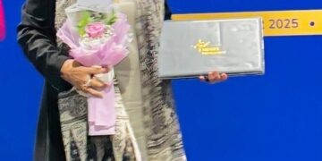 Dr. Retno Intani Raih Penghargaan Dosen Terbaik Binus University