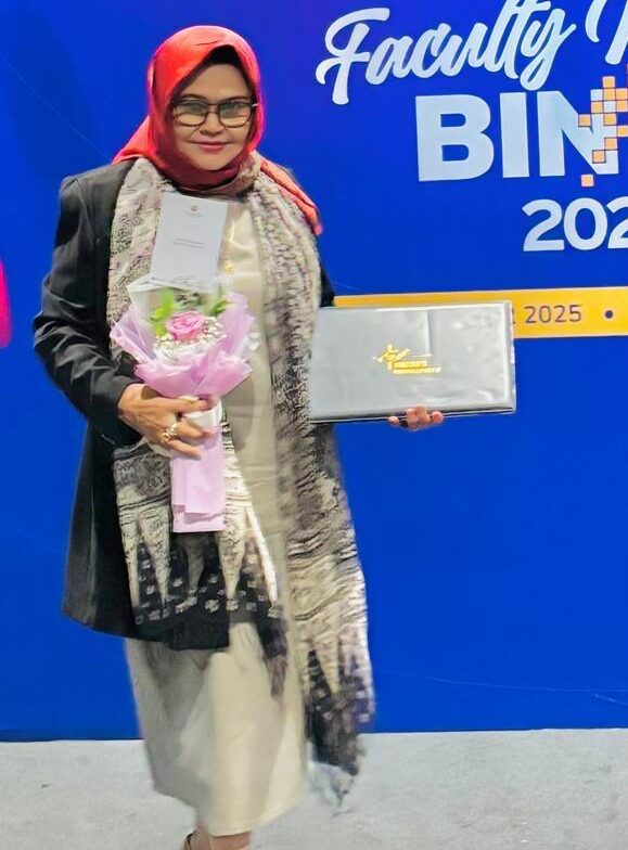 Dr. Retno Intani Raih Penghargaan Dosen Terbaik Binus University