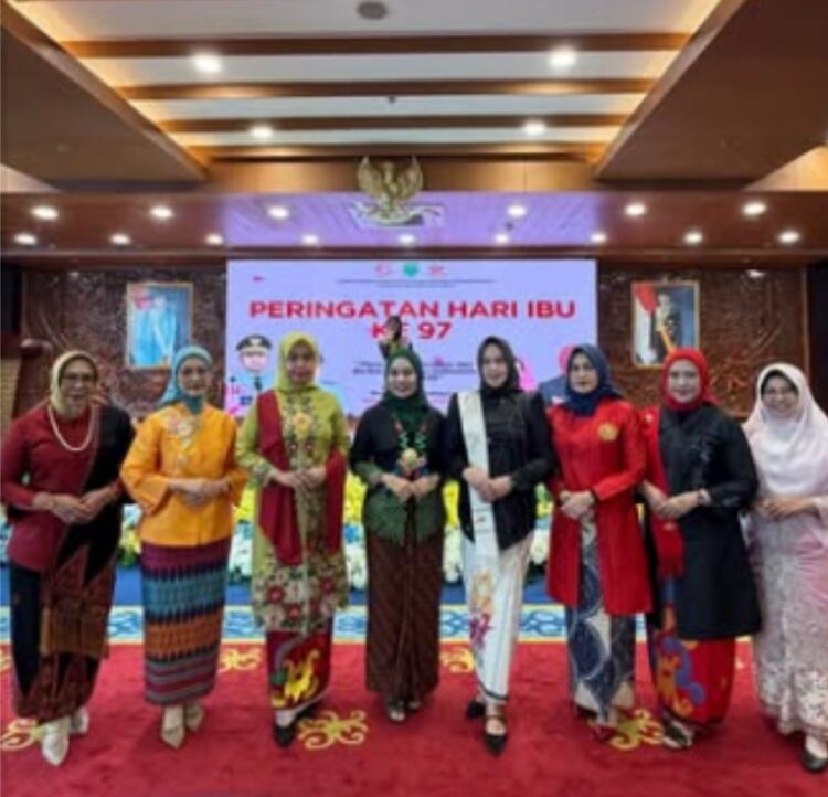 Hari Ibu: Mengapa Kita Sibuk Berkebaya, Tapi Lupa Bertanya?