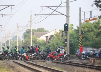 Tinjau Perlintasan Kereta Bulak Kapal, Wali Kota Siapkan Sistem Peringatan Dini untuk Tekan Kecelakaan