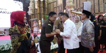 Plh. Wali Kota Bekasi Harris Bobihoe Hadiri Pisah Sambut Kajati Jabar Pakuan Bandung