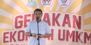 Wawali Harris Bobihoe Borong Produk UMKM Hasil Tangan Terampil Emak- Emak