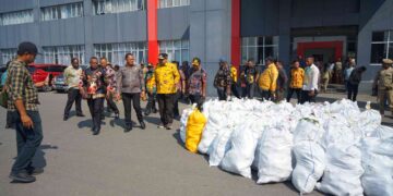 Gubernur Tabo Lepas Bantuan Sukarela ASN Papeg untuk Masyarakat Kuyawage dan Nduga Barat