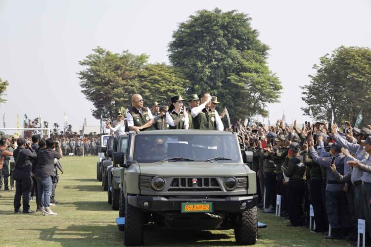 8.000 Anggota ASLINMAS dan ABPEDNAS Apel Akbar Di Stadion Pandanaran Jateng Pada Hari Kesaktian Pancasila